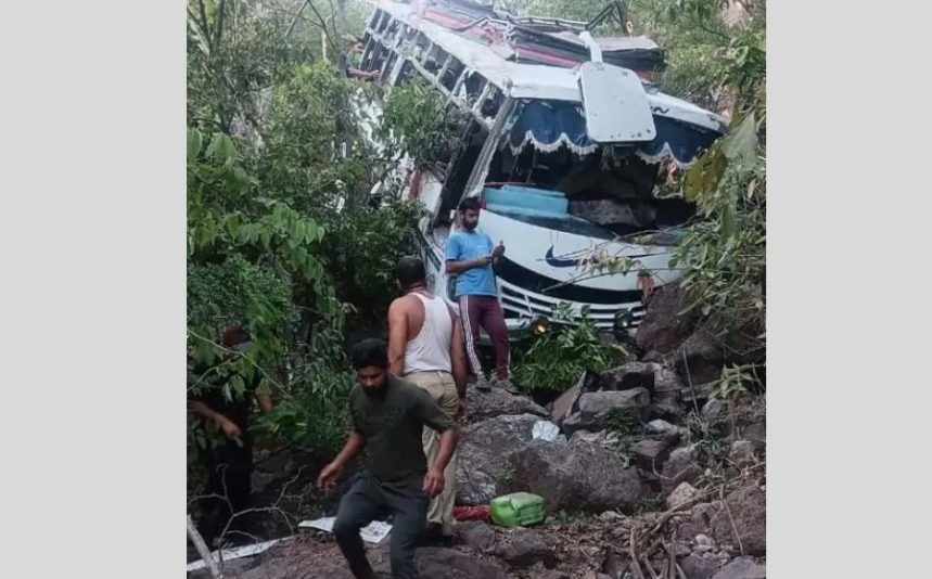 Jammu Kashmir Reasi Bus Accident:  कश्मीर में श्रद्धालुओं पर हुआआतंकी हमला,कश्मीर में श्रद्धालुओं पर हुआआतंकी हमला