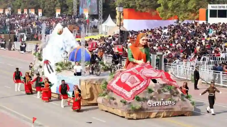 कर्तव्य पथ पर आयोजित हुआ गणंतत्र दिवस का कार्यक्रम, राष्ट्रपति ने फहराया झंडा